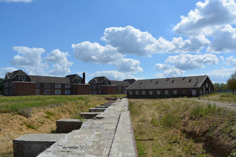 Een blik op het kazerneterrein in Venlo