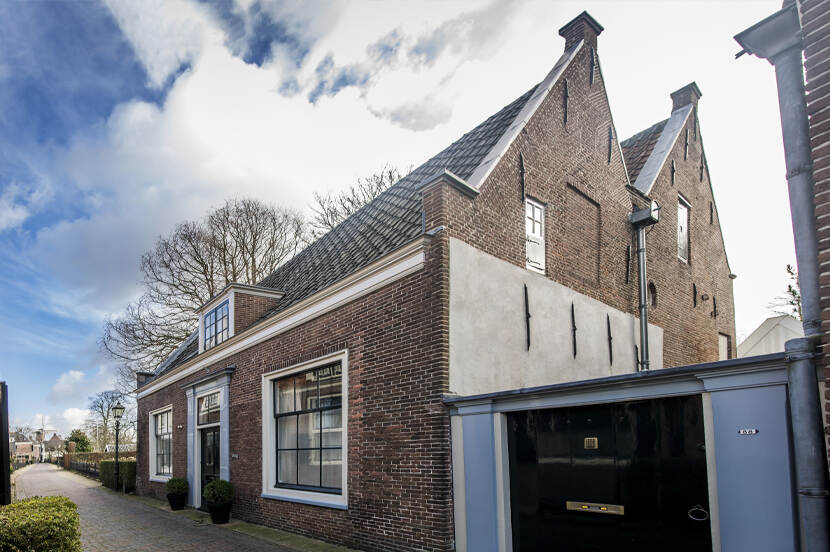 Een monumumentaal pand in de Dorpsstraat van Loenen